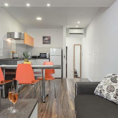 Apartment Eva- Modern Central Place Pula Exterior photo